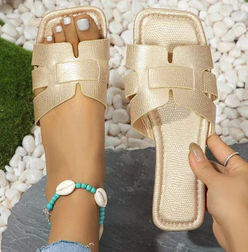 Trendy Women's High-Quality Beach Slides - Fashionable Flat Sandals for Summer"