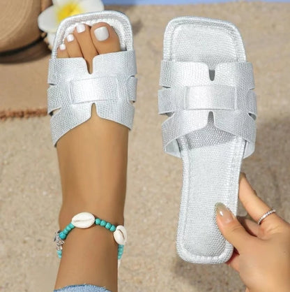 Trendy Women's High-Quality Beach Slides - Fashionable Flat Sandals for Summer"